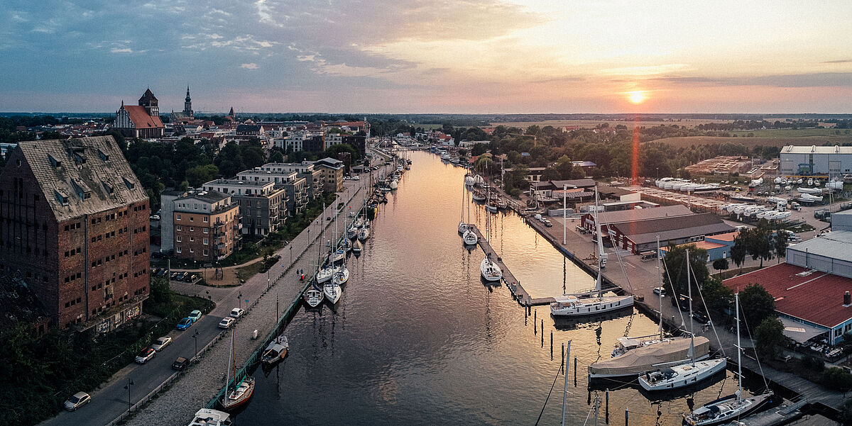 Blick auf den Ryck Blick auf den Ryck; im Hintergrund ist der Greifswalder Museumshafen zu sehen.
